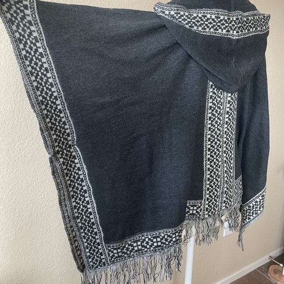 Hooded Poncho Sweater - Picture 5 of 8